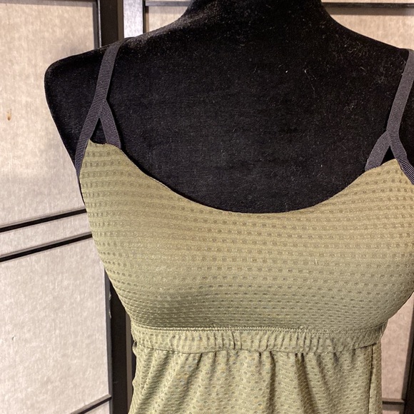Athleta size Medium workout tank - Picture 2 of 6